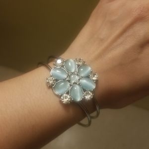 Flower Clasp Bracelet